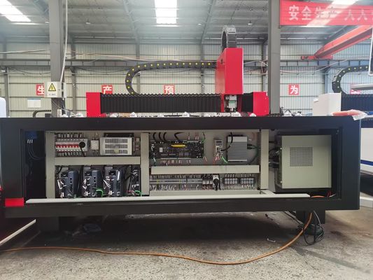 1000W-6000W 3015 Machine de découpe laser à fibre pour la coupe de tôles en acier fer aluminium cuivre