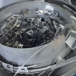 La machine de soudage automatique au laser de 1500W pour le soudage des pinces d'évier peut être personnalisée