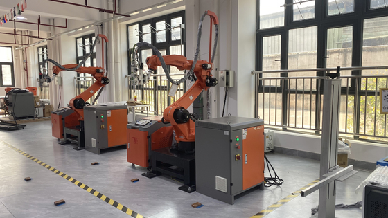 Machine de soudage automatique à laser à fibre sur mesure avec bras robot à 6 axes certifié CE