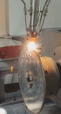 Machine de revêtement laser robotique de 6000 W pour les tiges hydrauliques, les tubes des champs pétrolifères et la reconstruction de composants cylindriques