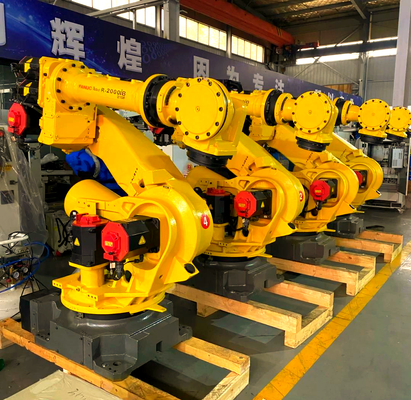 Coupeuse laser robotique FANUC rentable avec bras articulé à 6 axes et laser à fibres Raycus/IPG pour la fabrication de métaux personnalisés en petits lots