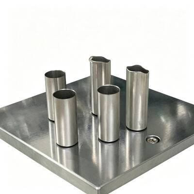Machine de découpe et de découpe au laser à batterie cylindrique pour les électrodes de batterie lithium-ion 18650/21700/26650