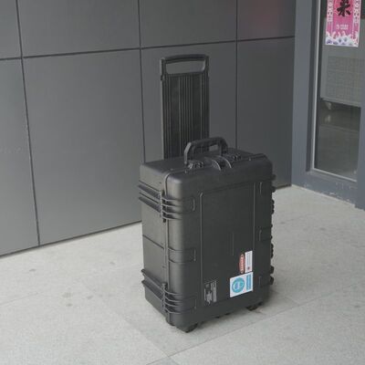 Machine de nettoyage au laser à fibres pulsées de 50 W pour le sac à dos, l'élimination de la rouille, la peinture et l'huile
