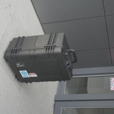 Machine de nettoyage au laser à fibre pulsée portable à sac à dos de 100 W pour éliminer la rouille et la peinture